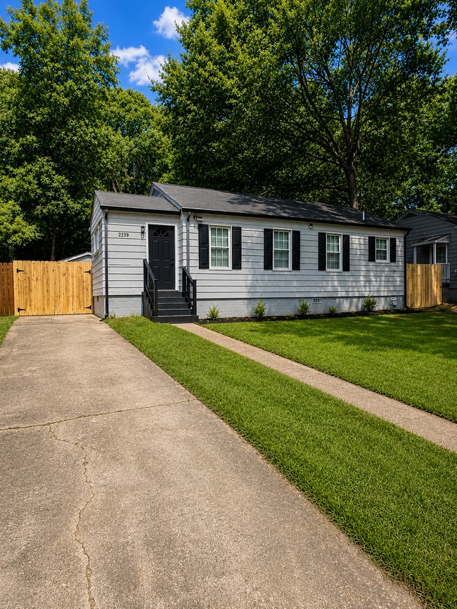 Building Photo - 2239 Carey Dr SE