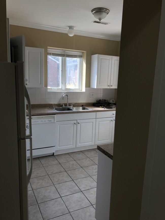 7230 Tulane Ave Unit 2, University City, MO 63130 Apartments in