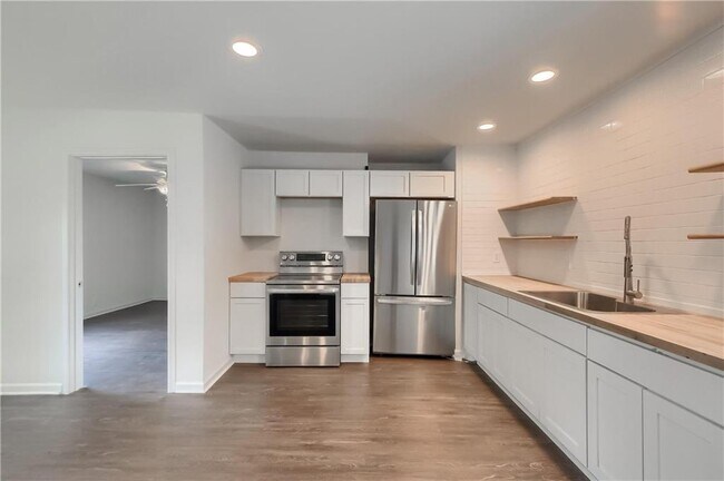 Foto del edificio - 6707 E Riverside Dr