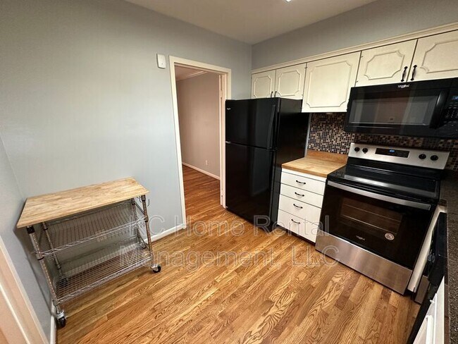 Foto del edificio - 5197 W 75th St