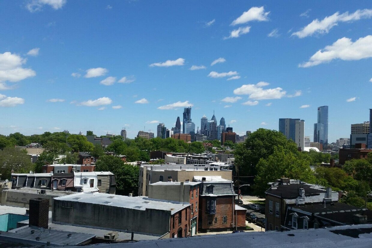 Foto principal - 3900 Warren St