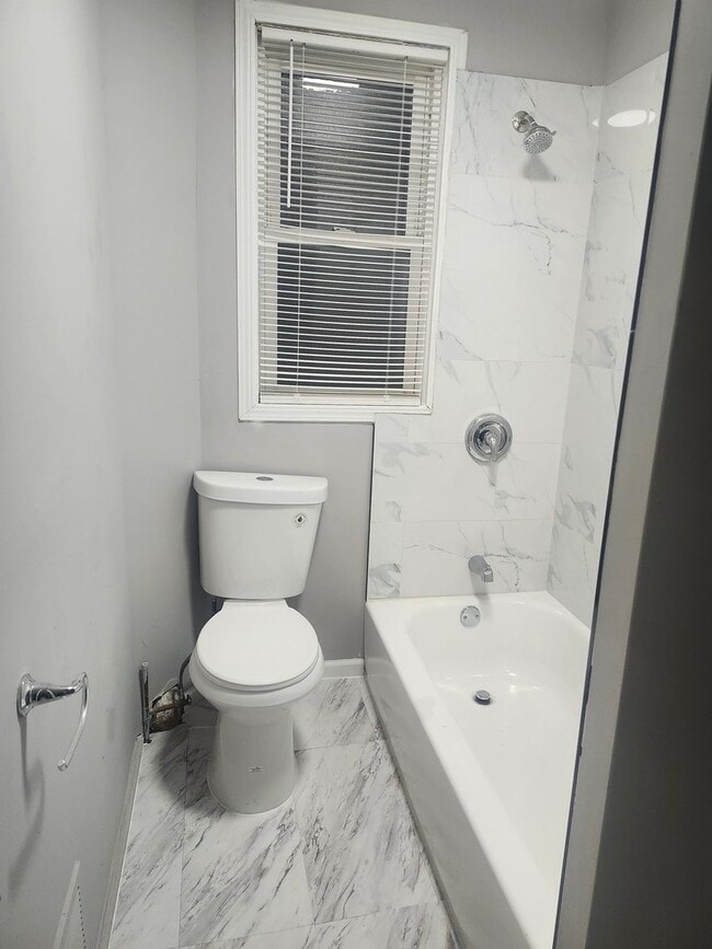 Foto del edificio - 3019 E 80th St