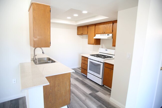 Building Photo - 11051 Hesby St
