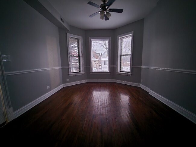 Building Photo - 7314 S Kenwood Ave