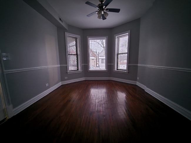 Building Photo - 7314 S Kenwood Ave