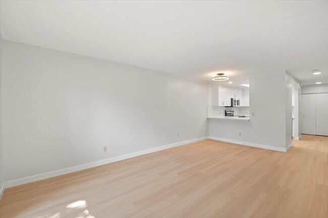 Building Photo - 1446 Chateau Common