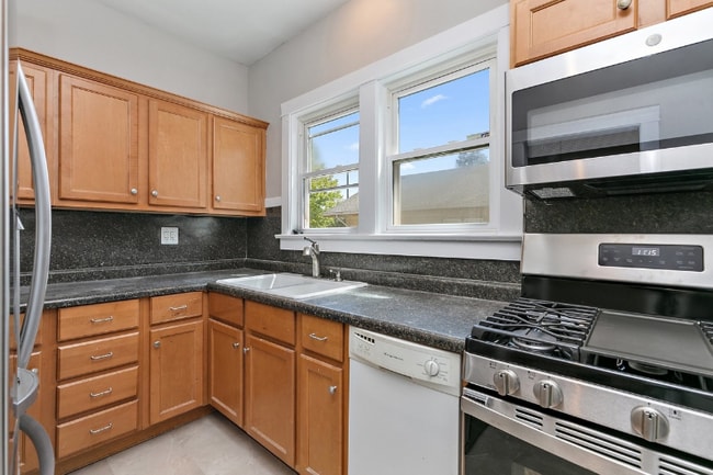 Foto del edificio - 1059 Larkin Ave