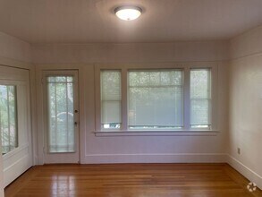 Building Photo - 927 35th St