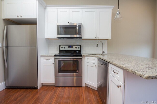 Building Photo - 2-2A Green St