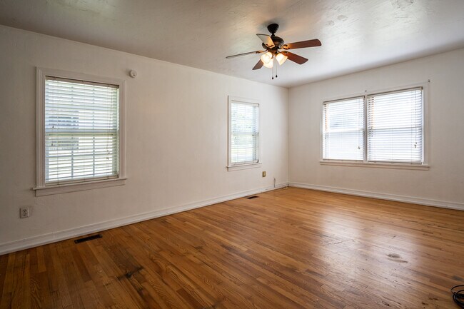 Living Room - 806 S Blakeley St