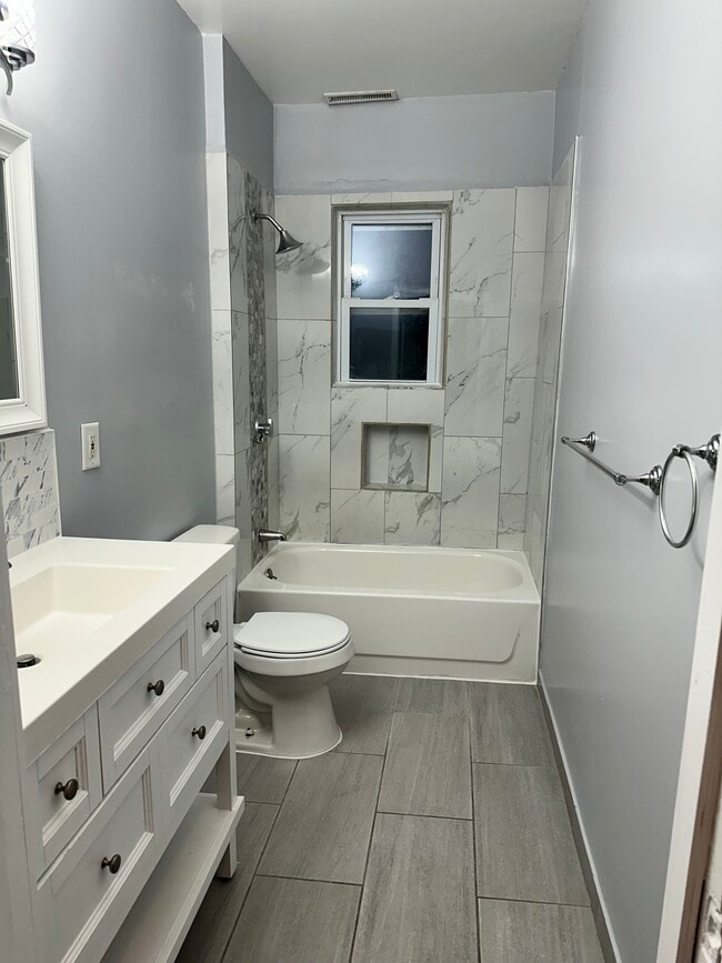 Building Photo - 16 Sabra St