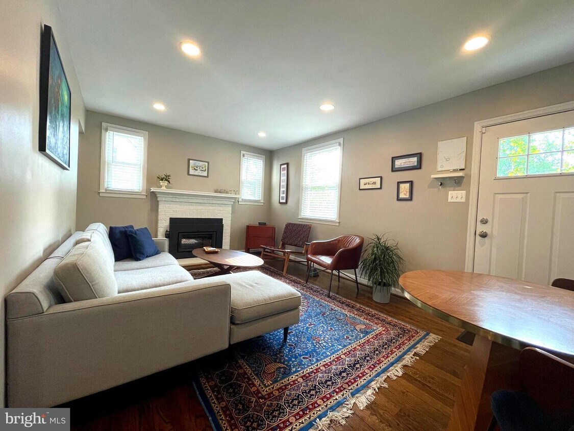 Foto principal - 2938 Woodlawn Ave