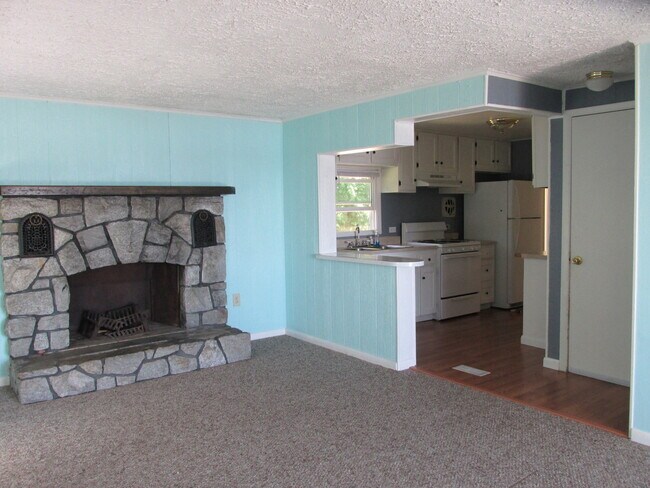 Foto del edificio - 2502 Lower Lake Rd