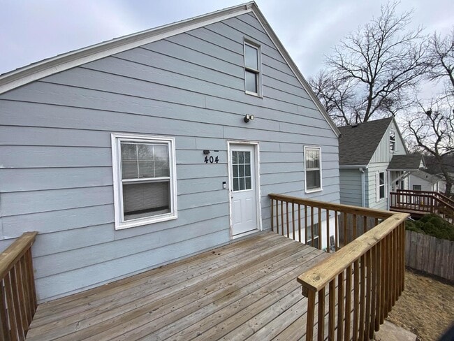 Foto del edificio - 404 S Wayland Ave