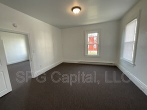 Building Photo - 124 Ann St