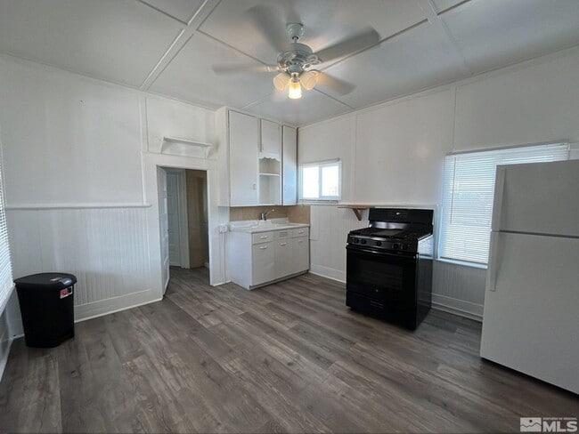 Foto del edificio - 1027 1/2 W 2nd Street Unit