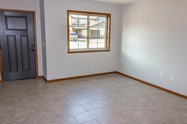 Building Photo - 410 Honor Dr