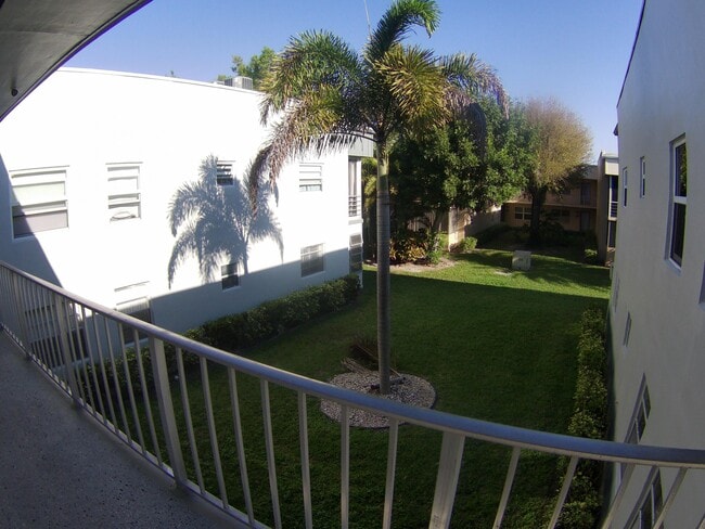 Foto del edificio - 571 Capri L