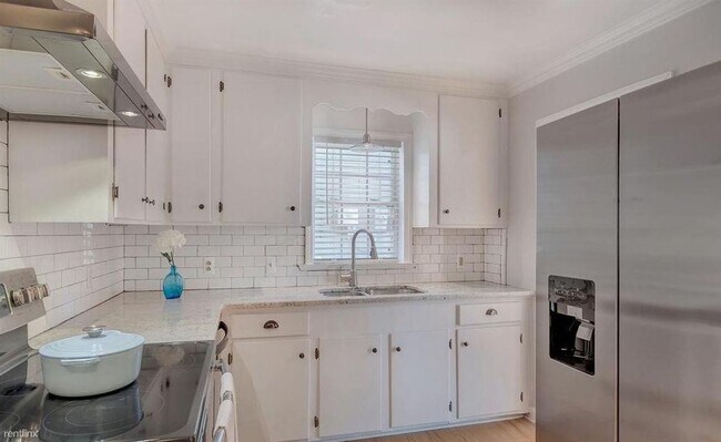 Building Photo - 2 br, 1 bath House - 1015 Cherry Avenue