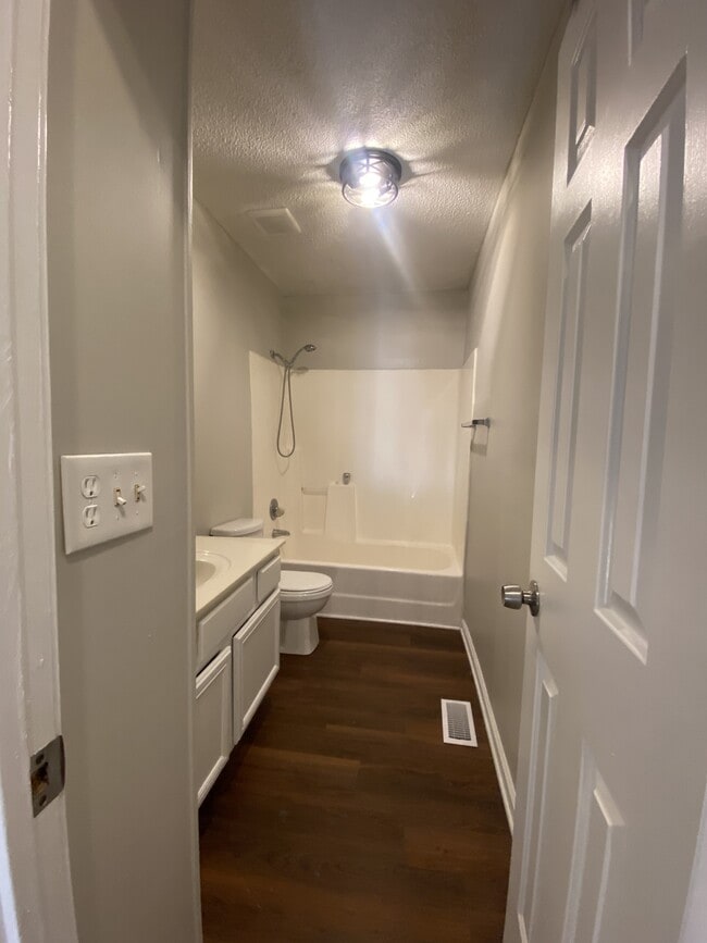 Building Photo - 145 Viking Dr
