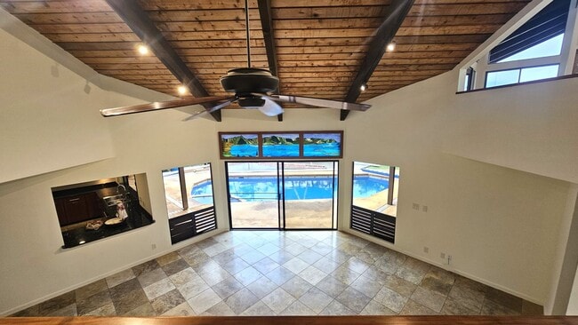 Building Photo - Kaneohe Bay 4/3.5 with way to much to list!