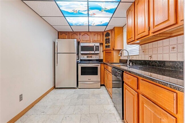 Foto del edificio - 100 Silver Beach Ave