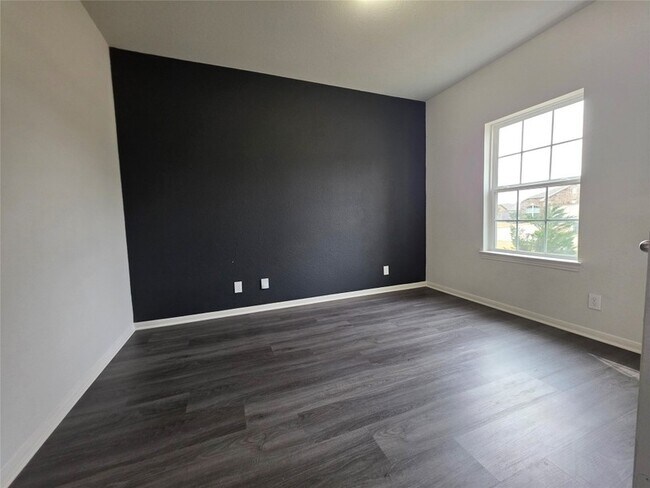 Building Photo - 3414 Riverside Glen Ln