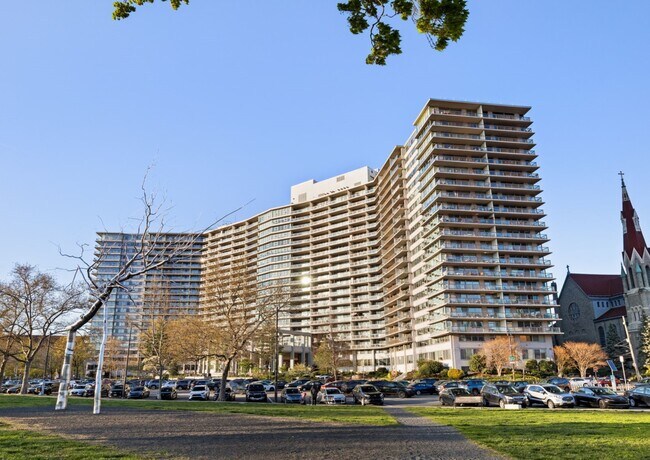 Foto del edificio - 2401 Pennsylvania Ave