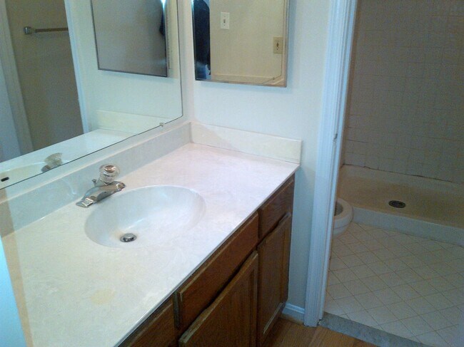 Foto del edificio - 725 Twin Holly Ln