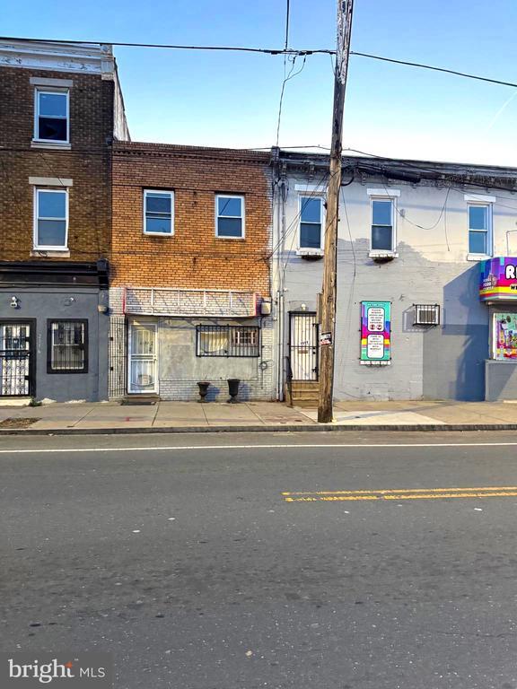 Building Photo - 2338-40 Ridge Ave