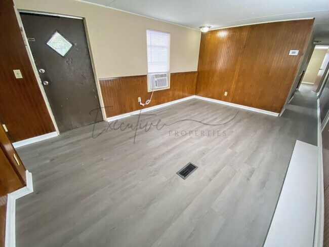 Foto del edificio - For Rent: 2-Bedroom Mobile Home in Sulphur...