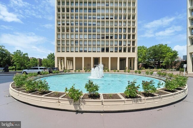 Building Photo - 210 Locust St