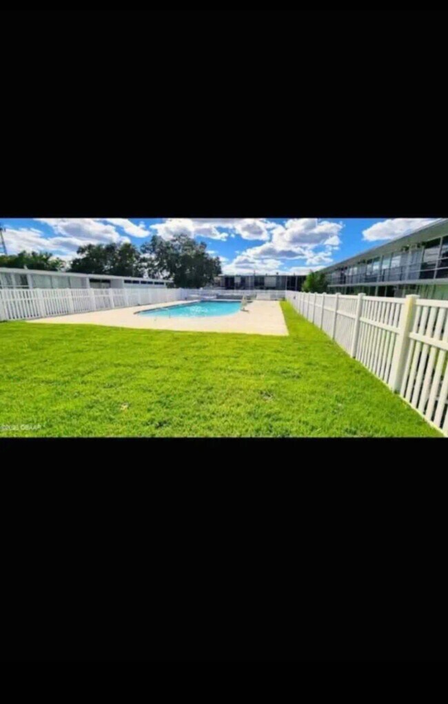 Foto del edificio - 1202 Ridgewood Ave