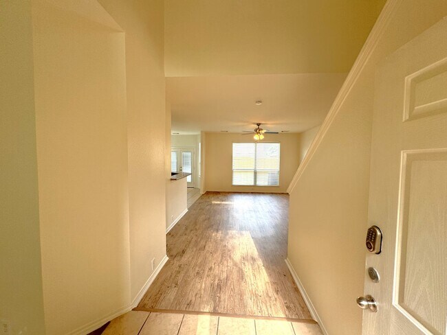 Foto del edificio - 3138 Farrel Hill St