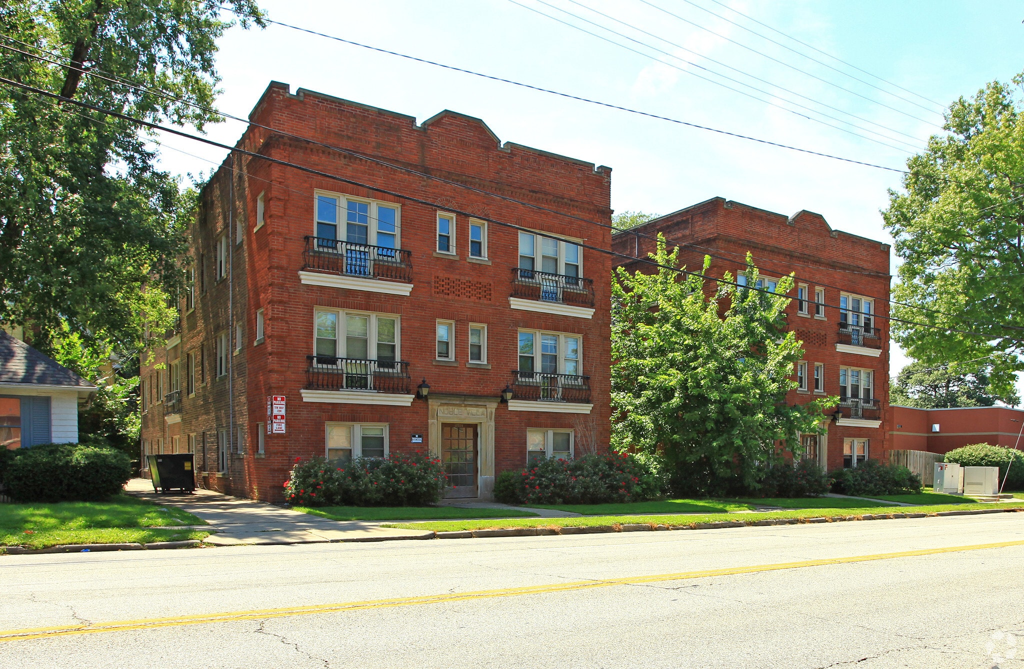 Noble Villa Apartments – photo 1