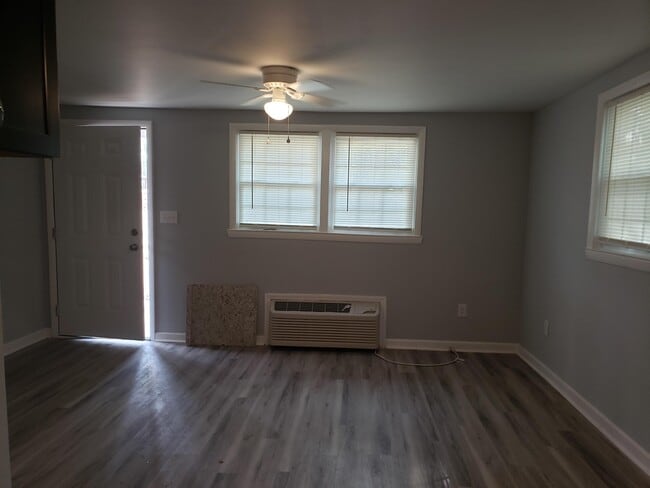 Building Photo - 823 McNeil St