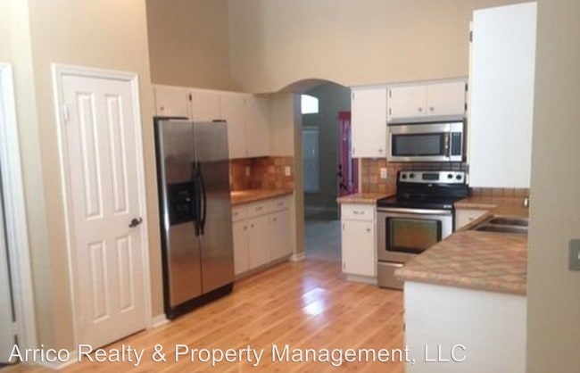Building Photo - 2202 Cattleman Dr