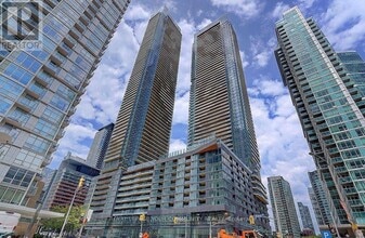 Building Photo - 1 Concord Cityplace Wy