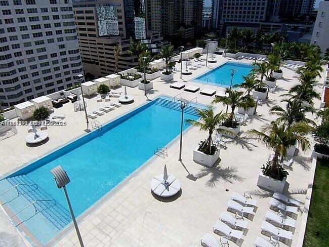 Foto del edificio - 950 Brickell Bay Dr