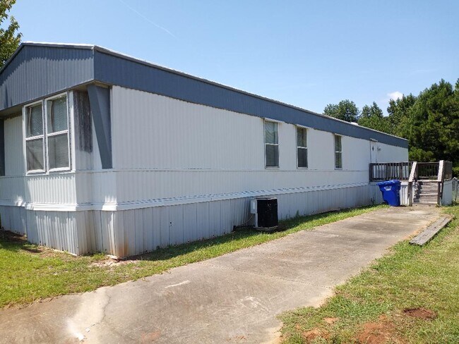 Mobile Home Back - 1038 Hunters Mountain Pky