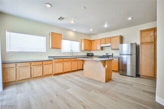 Building Photo - 12015 Spice Tree St