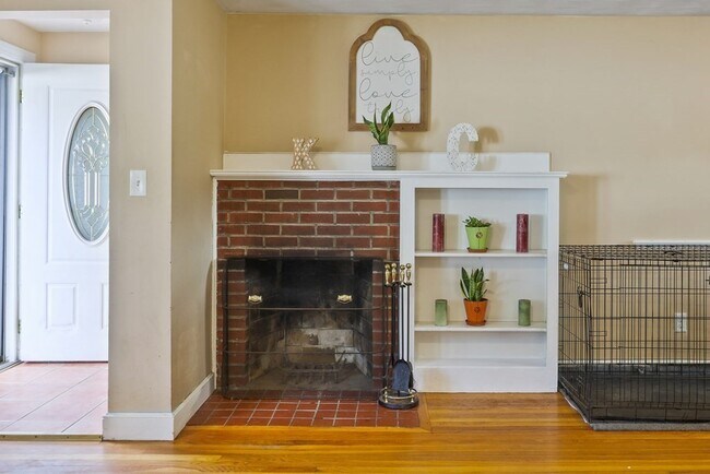 Building Photo - 168 Hartford St