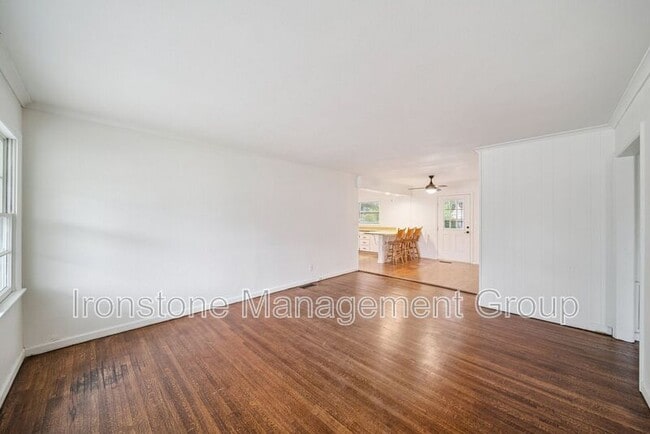 Building Photo - 219 E 45th Ct