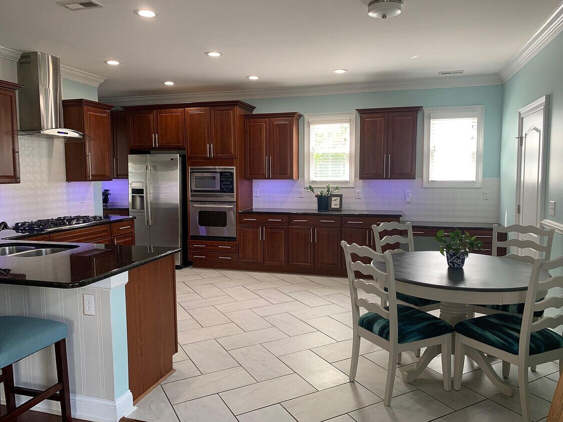 Foto principal - 6328 Kit Creek Rd