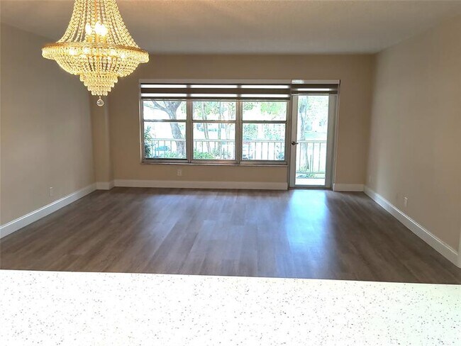 Foto del edificio - 10777 W Sample Rd