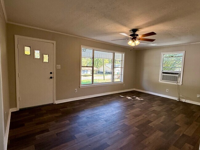 Foto del edificio - 207 Lakeview Dr