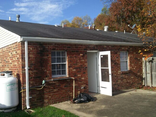 Building Photo - 720 Pine Creek Ln