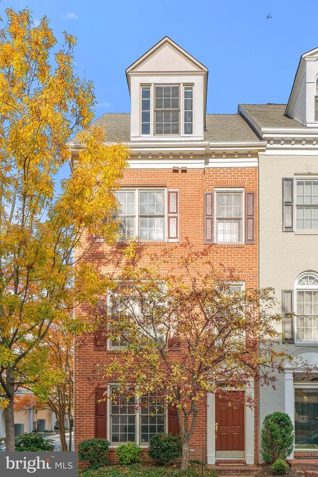 Foto del edificio - 8818 Hunting Lodge Ct