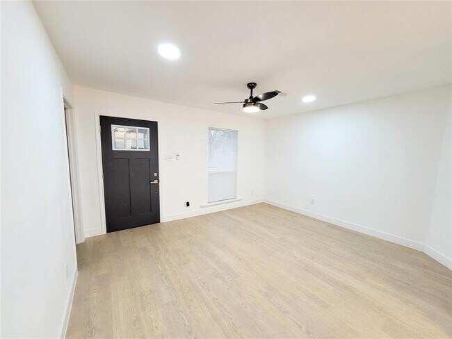 Foto del edificio - 317 W Houston Ave