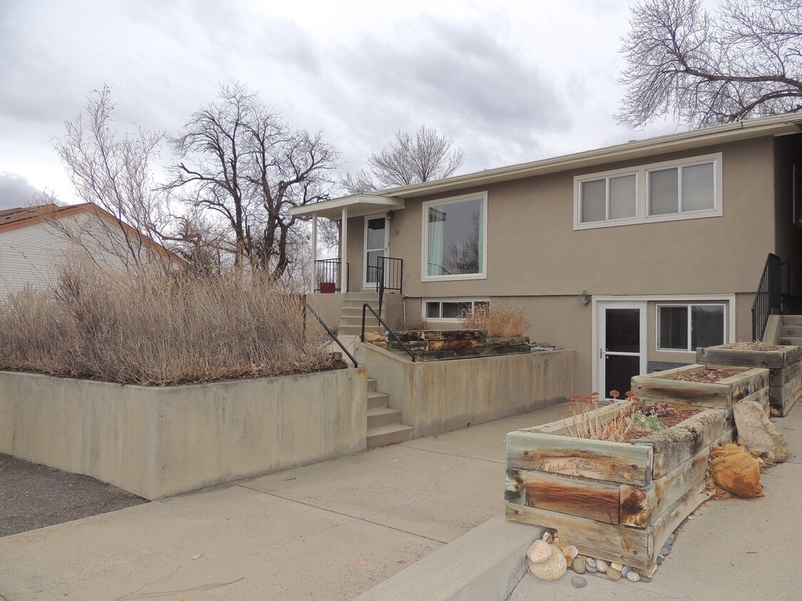 Primary Photo - 408 Dressell Dr